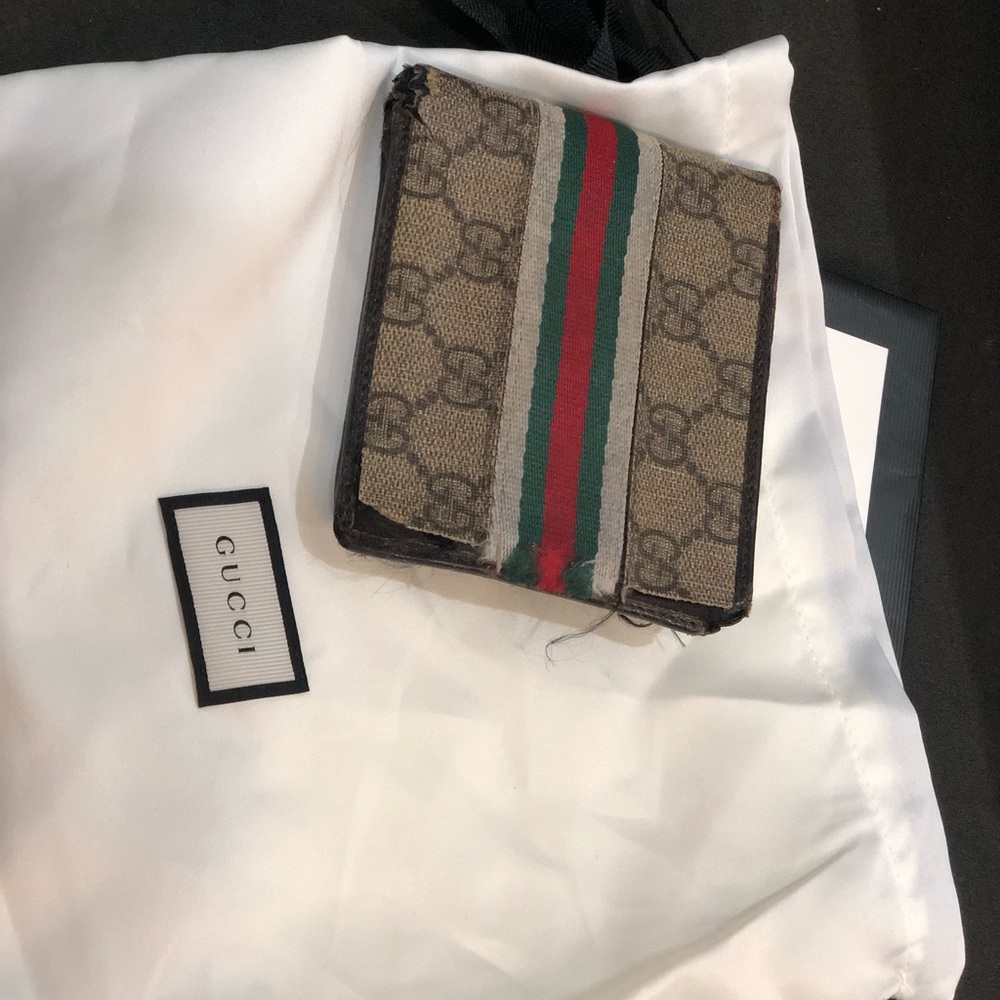 Authentic vintage Gucci canvas bifold wallet